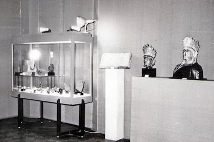 Piezas de la colección del Museo Nacional de Arte Oriental, exhibidas en el Museo de Arte Decorativo, en los años 60: toda una historia que debe ser continuada y debidamente protegida
