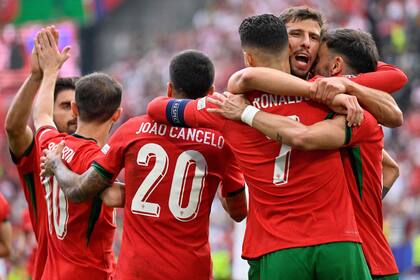 Portugal se metió en octavos de final con una fecha de anticipación luego de golear a Turquía; se suma a Alemania y España
