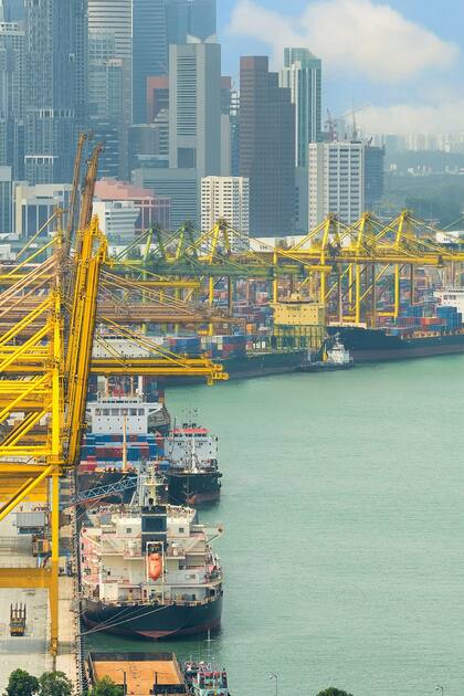 Vista del puerto de Singapur