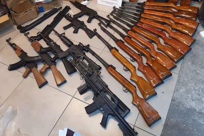 Secuestran cientos de réplicas de armas de fuego que se vendían al