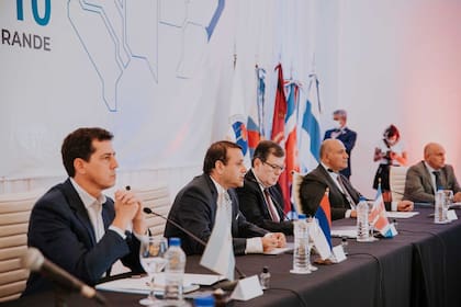 La reunión de los gobernadores del norte del país en Iguazú contó con la presencia de ministros nacionales.