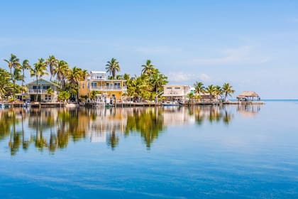 Rodeados de agua cristalina y un clima tropical, los Cayos de Florida son un verdadero refugio para turistas y locales; aunque allí contrasta la dura realidad de los migrantes