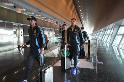 Rodrigo De Paul y Leandro Paredes en la llegada de la selección a Miami, para los amistosos previos a la Copa América 2024
