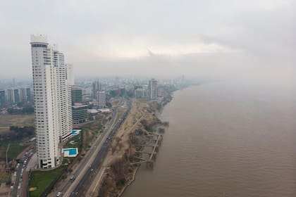 Rosario, afectada por el humo de los incendios en las islas del Delta del Paraná