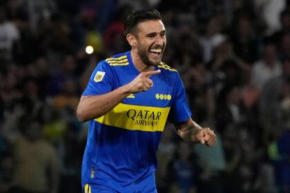 Salvio, goleador por duplicado para Boca, festeja uno de sus tantos en Santiago del Estero ante Central Córdoba