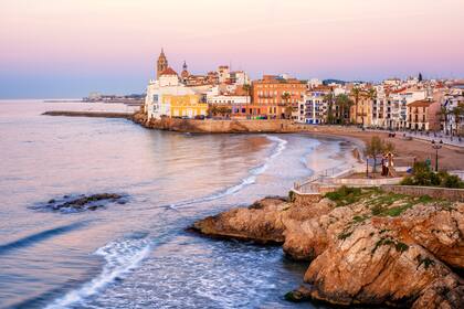 Sitges es una de las mejores opciones costeras para invertir, al suroeste de Barcelona