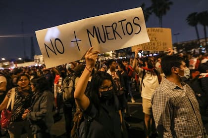 Seguidores de Pedro Castillo protestan en Lima. (Photo by Lucas AGUAYO / AFP)