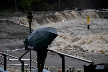 Sídney se preparó para su peor inundación en décadas después de que lluvias récord causaron el desbordamiento de su represa más grande
