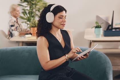 Sonos Ace son los nuevos auriculares inalámbricos de diadema de la compañía; sirven tanto para la TV como para el celular o la PC