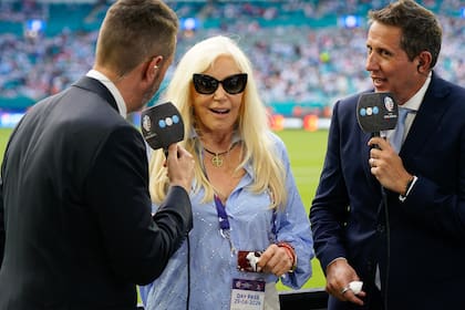 Susana Giménez entrevistada en la previa del partido entre Argentina y Perú, en el estadio Hard Rock de Miami, para la transimisión de Telefé