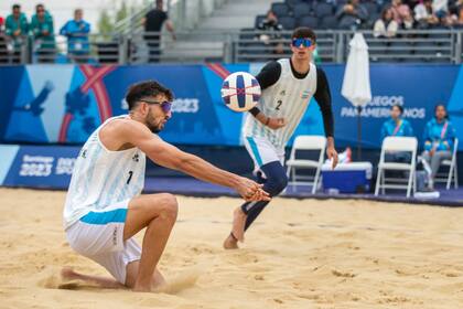 Tomás y Nicolás Capogrosso juegan este lunes el tercer partido en la etapa de grupos de beach vóleibol