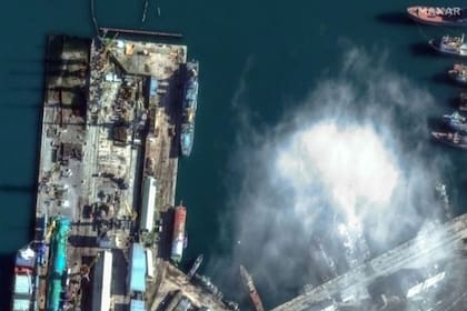 Ucrania destruyó la plataforma rusa cerca de la península de Crimea después de hundir un buque ruso el primero de febrero