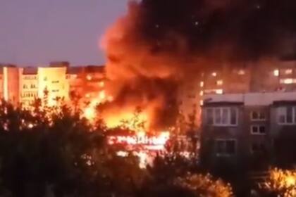 Un avión militar ruso Su-34 se estrelló contra un edificio de viviendas en el oeste de Rusia