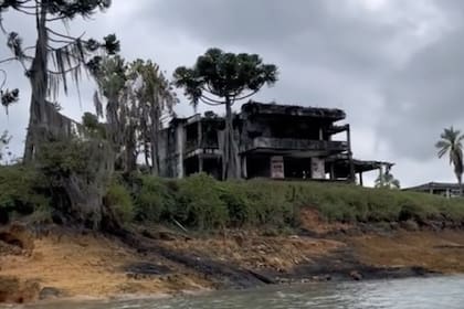 Un creador de contenido mostró la antigua mansión de Pablo Escobar y la visitó por dentro