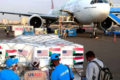 Un envío de vacunas contra la covid del mecanismo Covax aterrizó en Sudán a principios de octubre