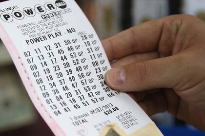 Un hombre jugó a la lotería Powerball y eligió la opción menos popular para cobrar su premio