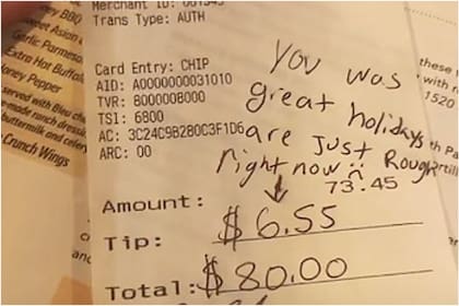 Un mozo mostró las palabras que le dejaron en un ticket en el restaurante donde trabaja y generó cientos de reacciones en TikTok