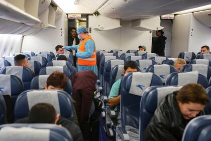 En plena pandemia por el coronavirus, el Gobierno autorizó vuelos excepcionales para repatriar argentinos