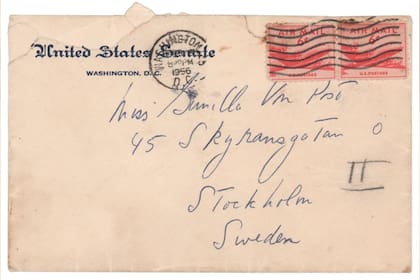 Una casa de subastas ofrecerá una colección de cartas de amor del expresidente estadounidense John F. Kennedy a su amante sueca, cuyo precio se espera que supere los 30.000 dólares