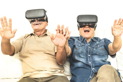 Varias pruebas piloto en Inglaterra, Suecia y Grecia analizan el impacto positivo que tiene en personas mayores el uso de realidad virtual, tanto desde lo físico como lo emocional