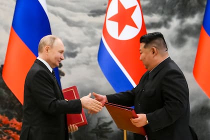 Vladimir Putin y Kim Jong-un, durante la firma del peligroso acuerdo entre Rusia y Corea del Norte