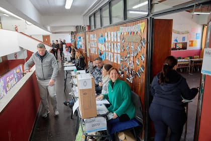 Votación en la Escuela Número 2, Bernardino Rivadavia, de Tigre