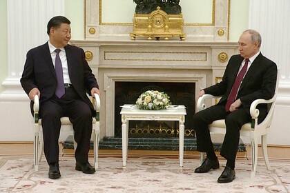 Xi Jinping y Vladimir Putin, en su encuentro en Moscú. (Russian Pool via AP)