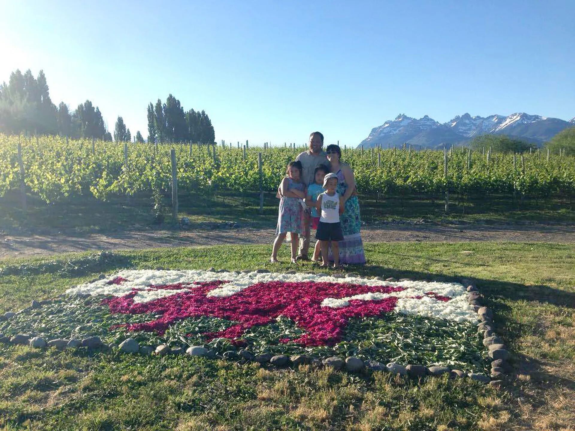 El productor que las eligió para radicarse en Patagonia y organiza un  festival de tapices de flores - LA NACION